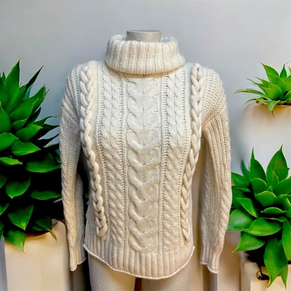 Abercrombie & Fitch Ivory Cable-Knit Turtleneck Long Sleeve Sweater Size XS - Picture 1 of 4